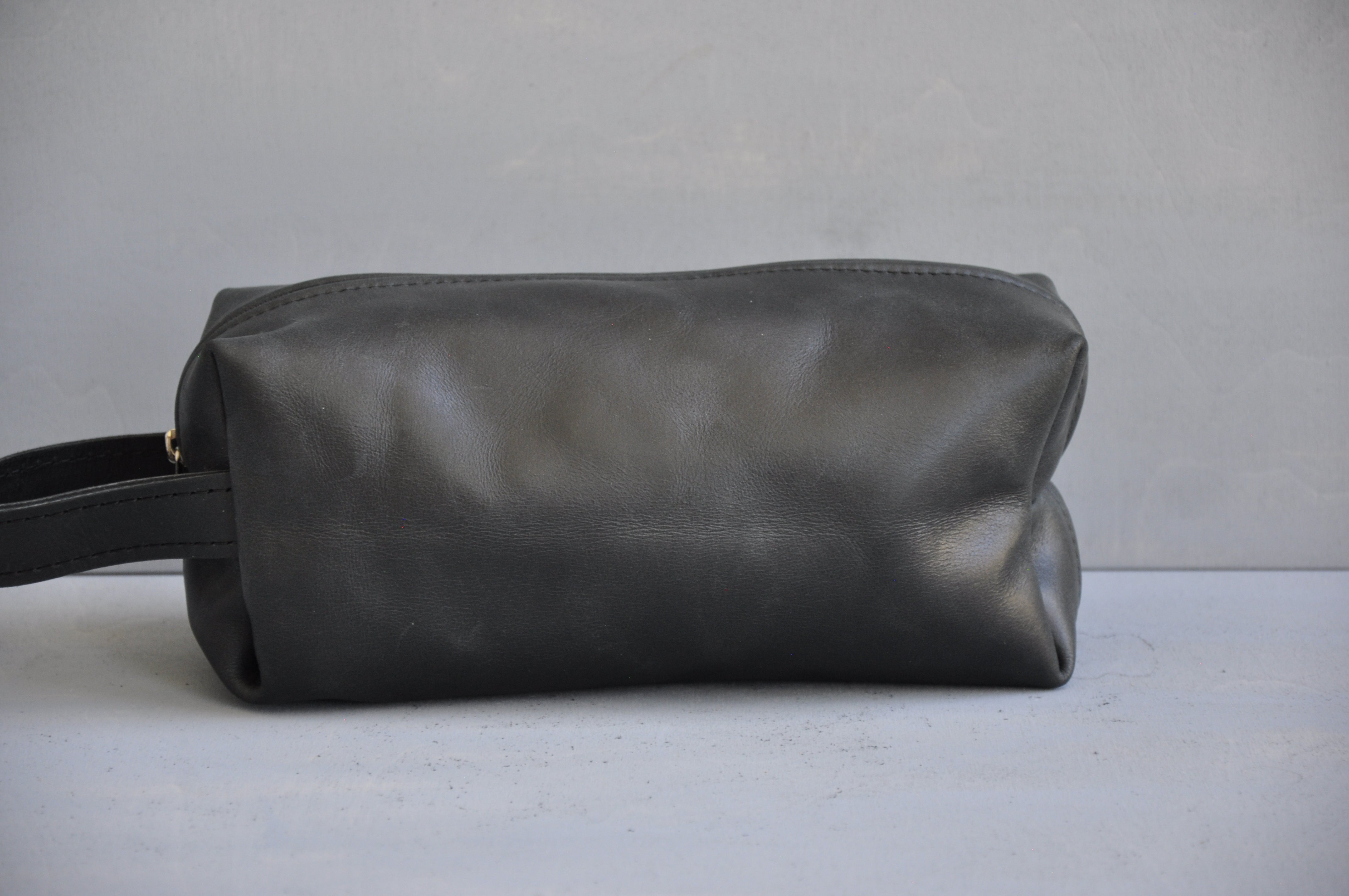 Toiletry bag- Full leather (black)