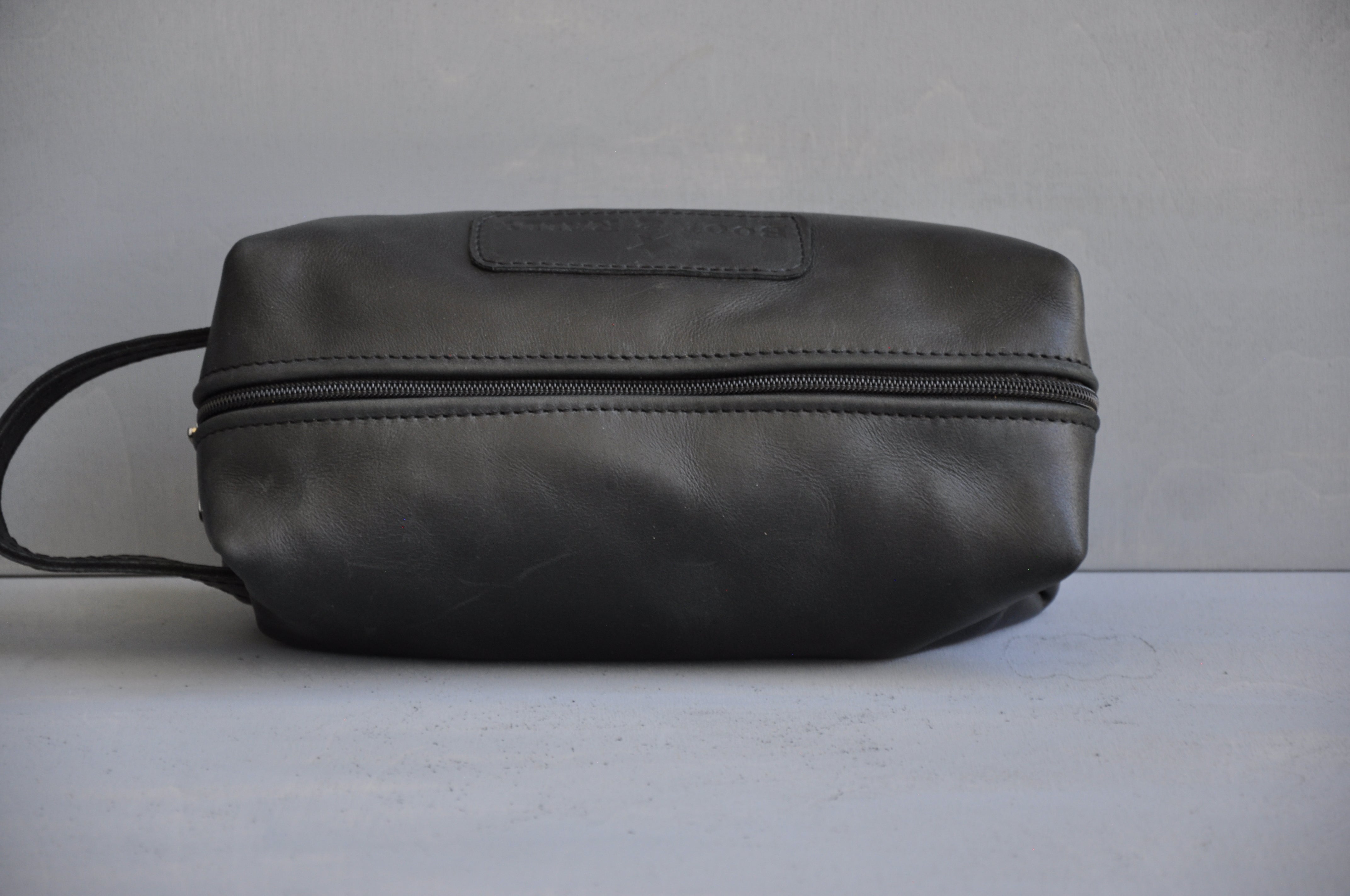 Toiletry bag- Full leather (black)