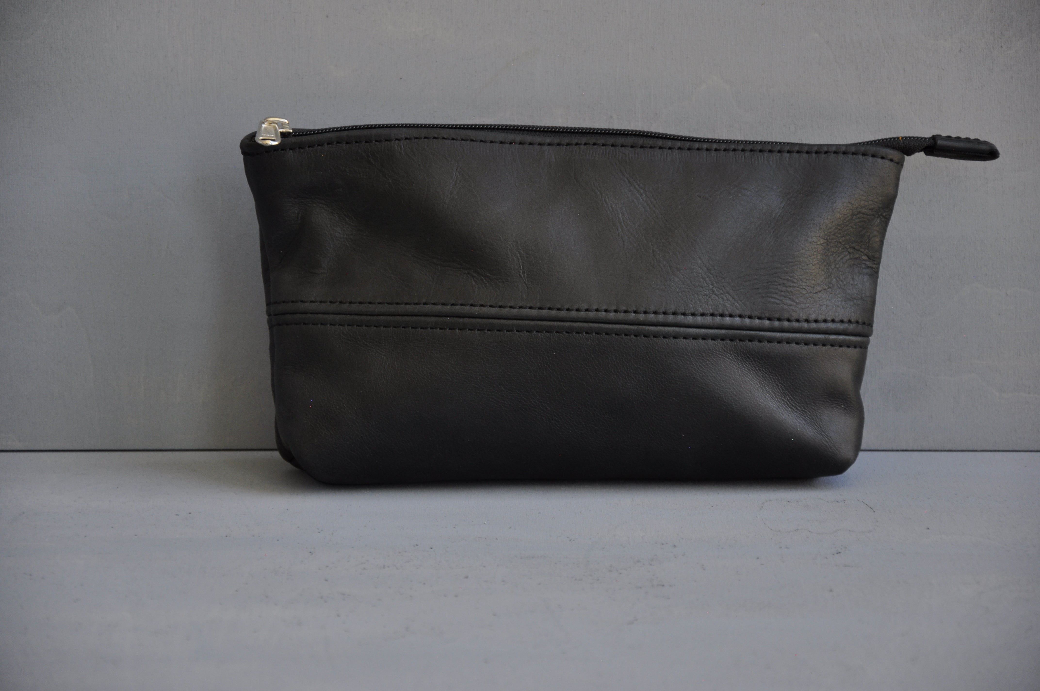 Utility Pouch - With Base / Full Leather (black)