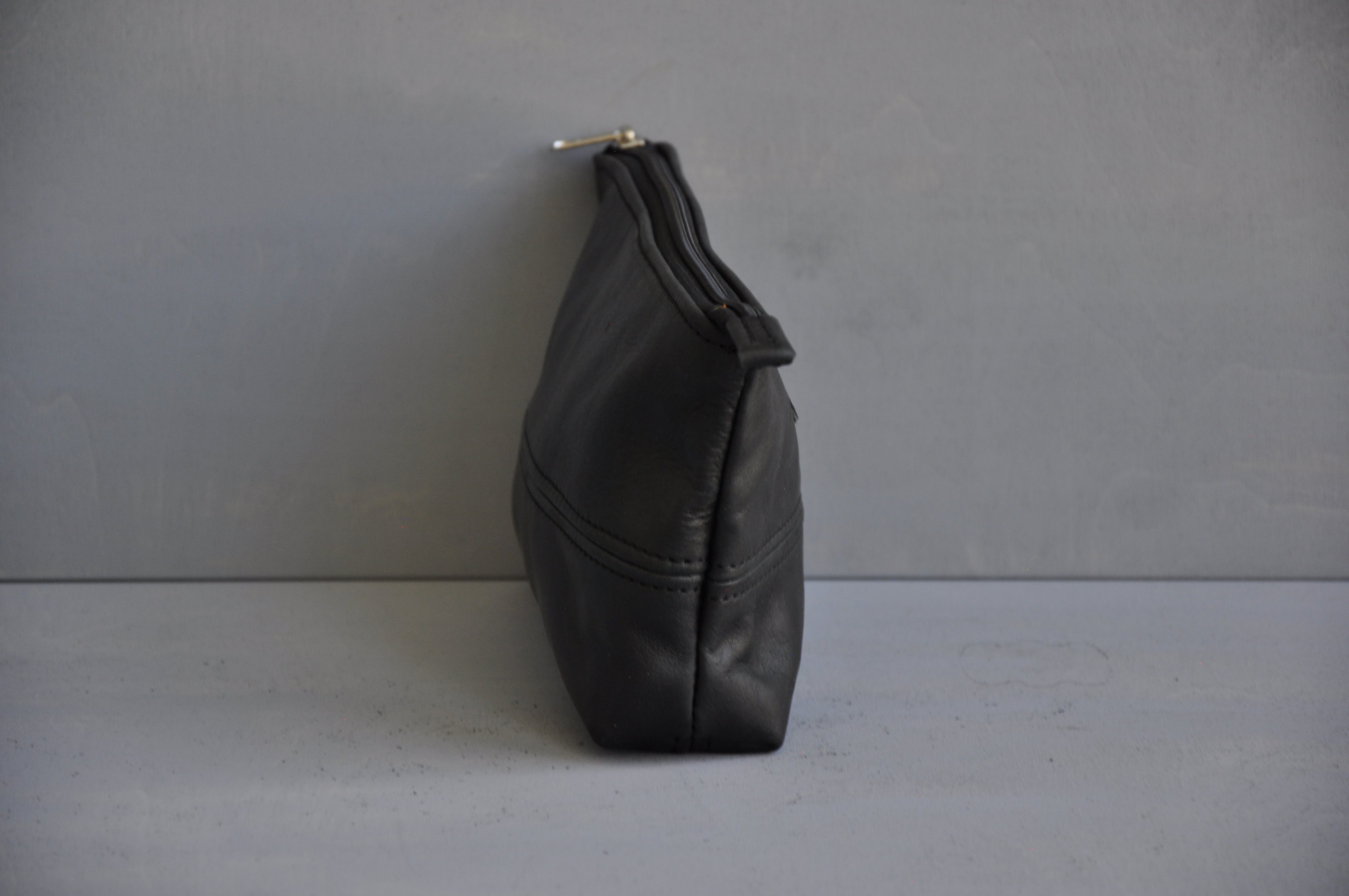Utility Pouch - With Base / Full Leather (black)