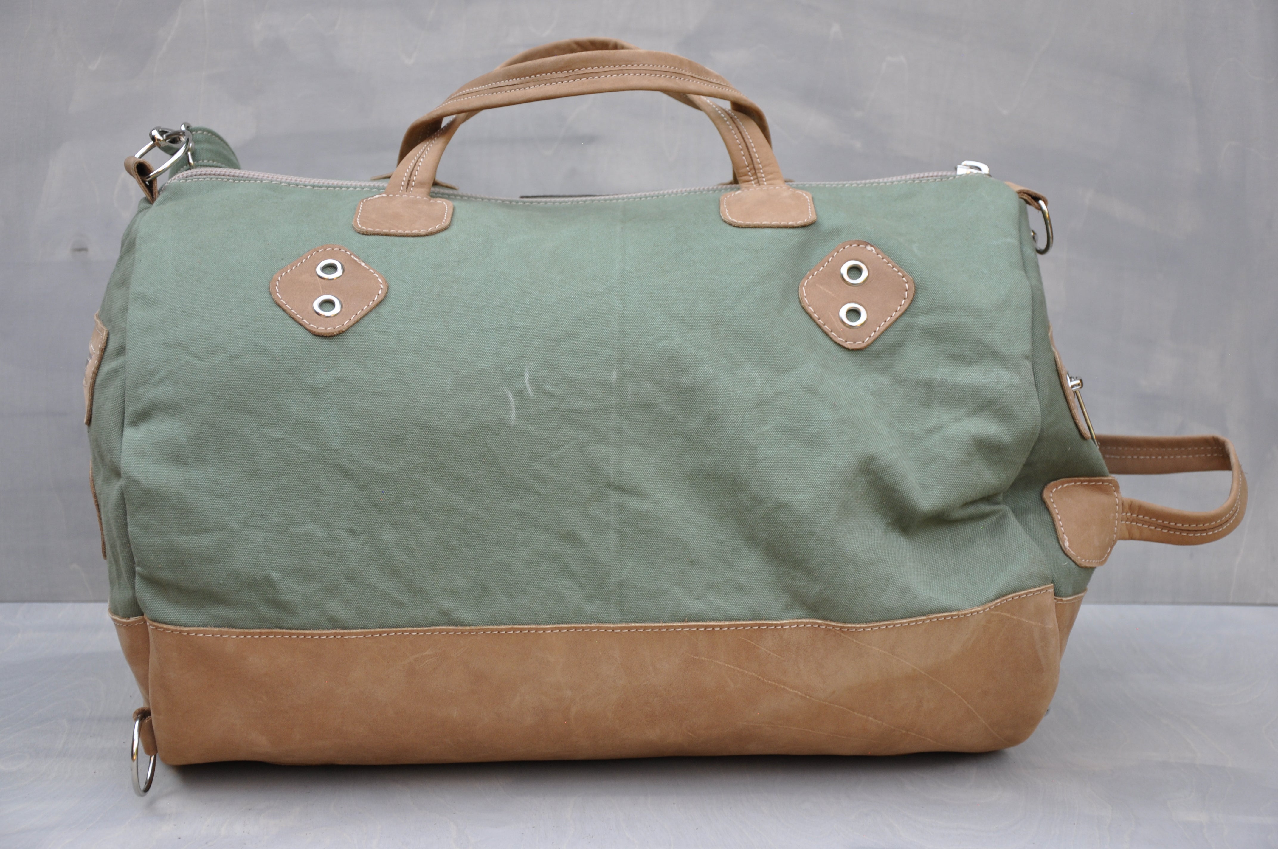 Travel Duffle - (Green / Tan)