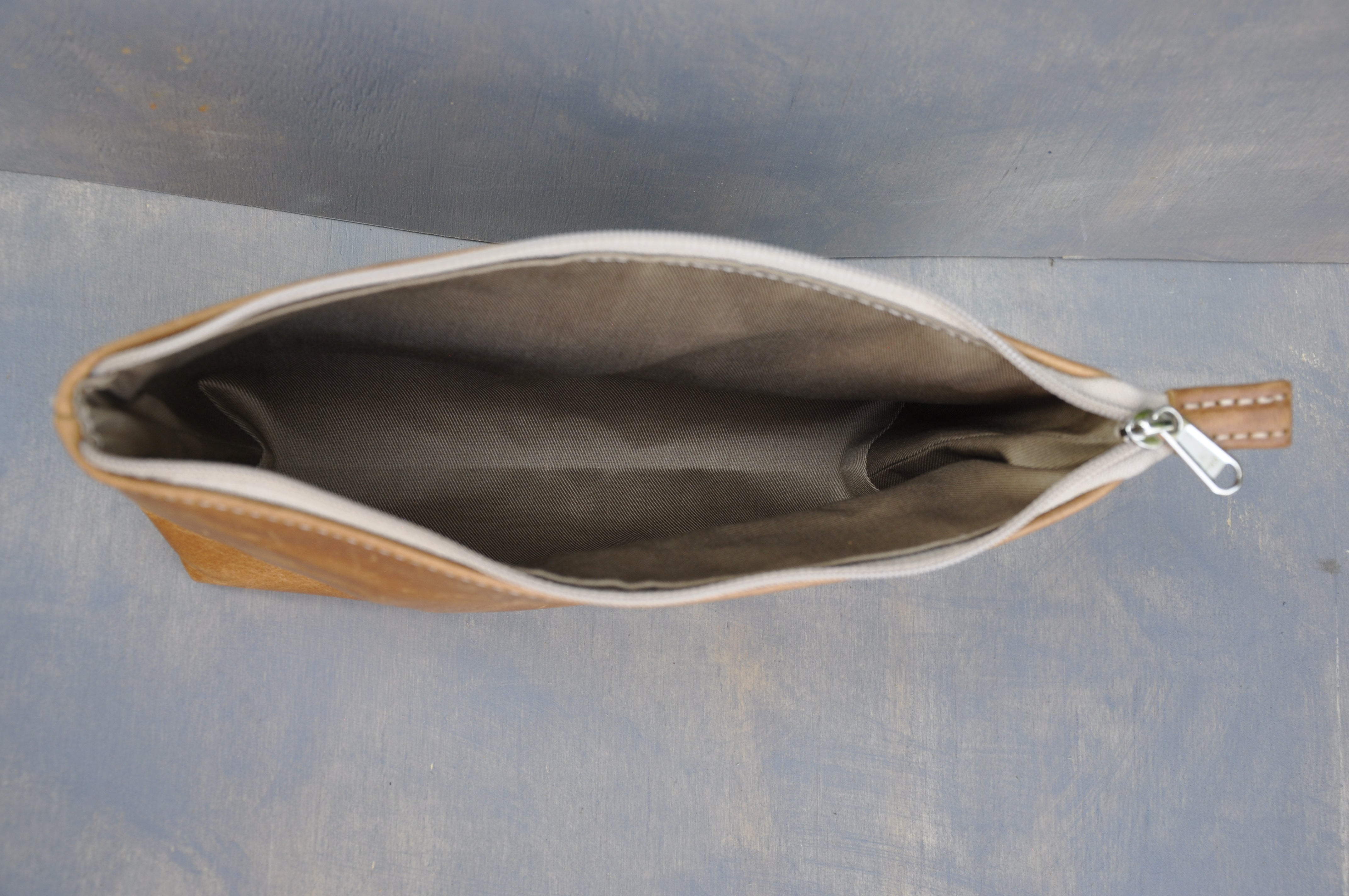 Utility Pouch - With Base / Full Leather (Diesel Toffee)