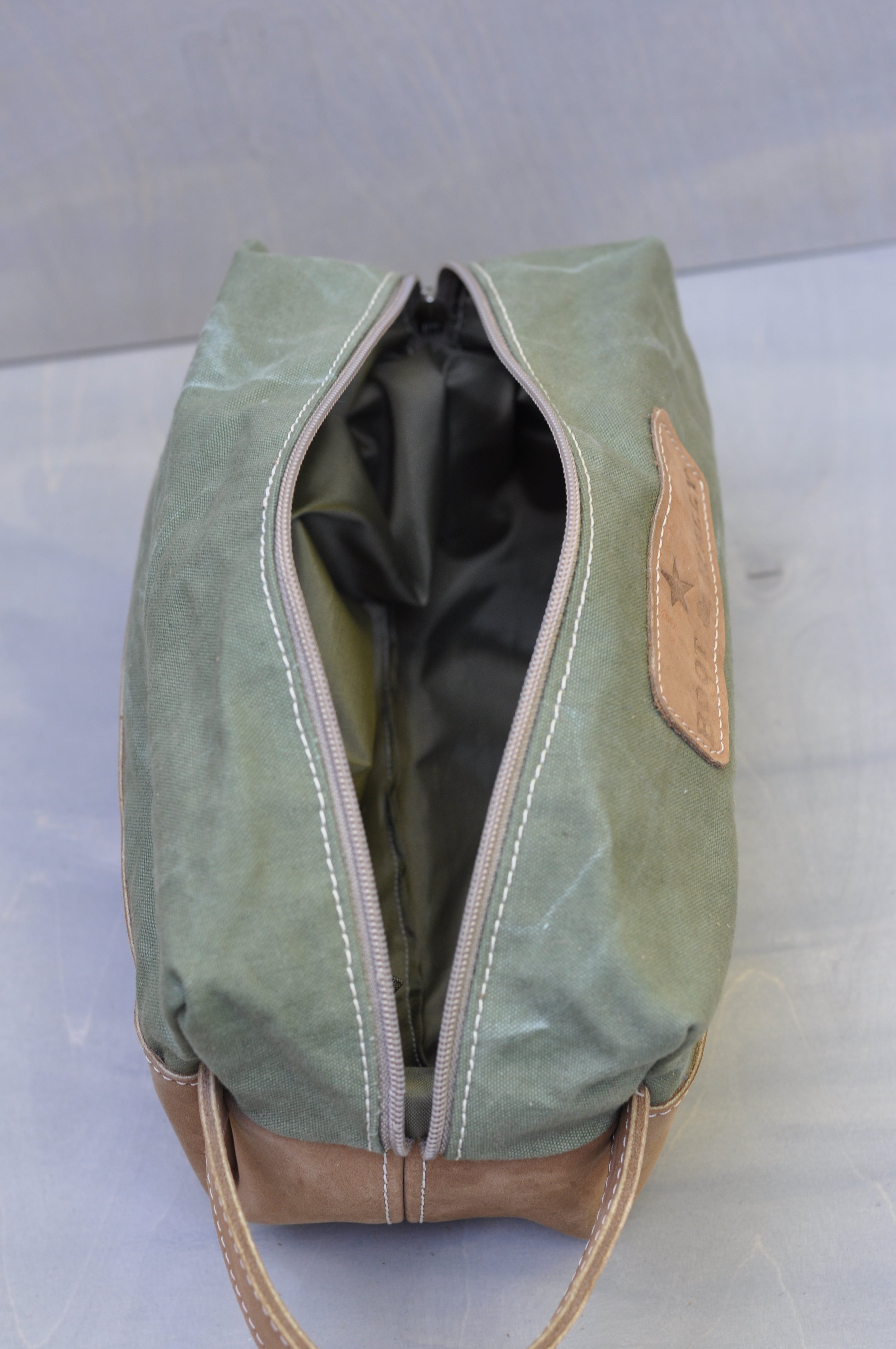 Toiletry bag - Full leather and reclaimed canvas (Tan/green)
