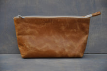 Load image into Gallery viewer, Utility Pouch - With Base /  Full Leather (Diesel Toffee)