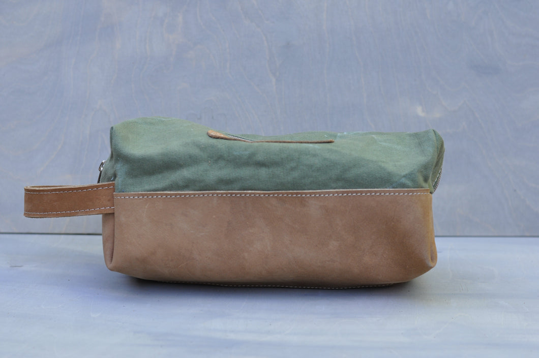 Toiletry bag - Full leather and reclaimed canvas (Tan/green)